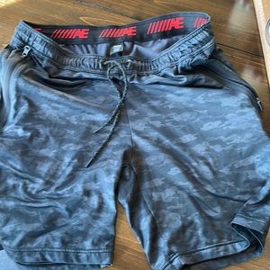 AE Mens jogger shorts - size large